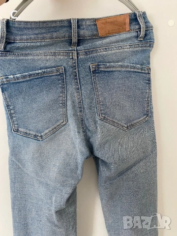 Дамски дънки Stradivarius, снимка 2 - Дънки - 53176218