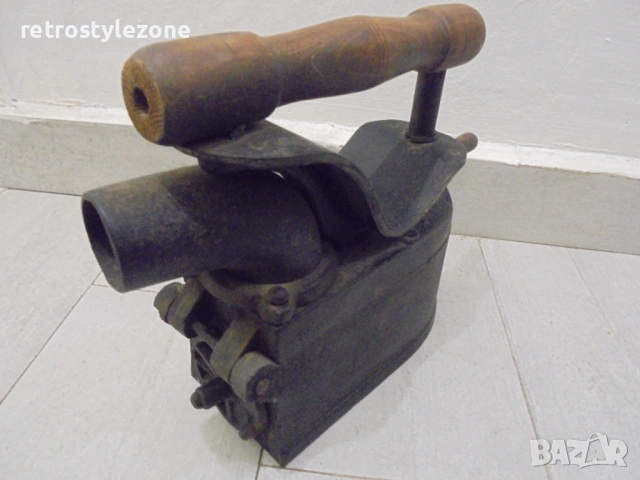 № 8526 Стара чугунена ютия на жар – ДВФ Казанлък – масивна, с комин и клапа, колекционерска, снимка 6 - Антикварни и старинни предмети - 53818655