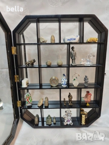 Стенна витрина с огледален гръб за малки фигурки, снимка 2 - Антикварни и старинни предмети - 54214774