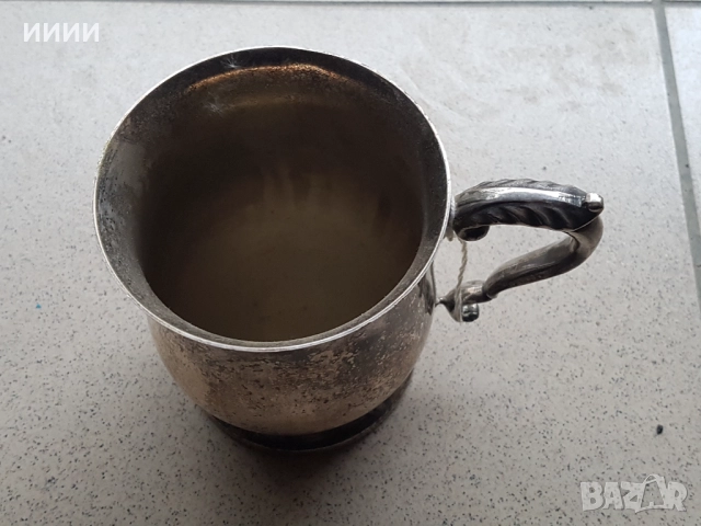 Посребрена халба чаша