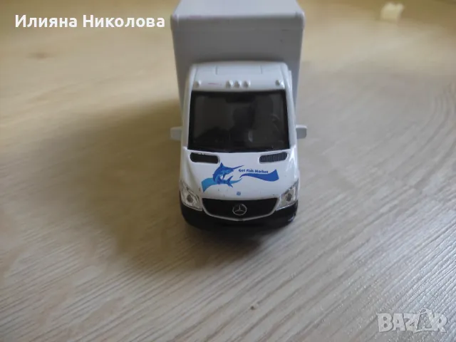 Mercedes-Benz Sprinter Cargo Box 1:34, снимка 3 - Колекции - 48165890