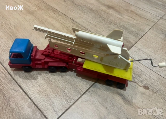 Стара играчка камионче