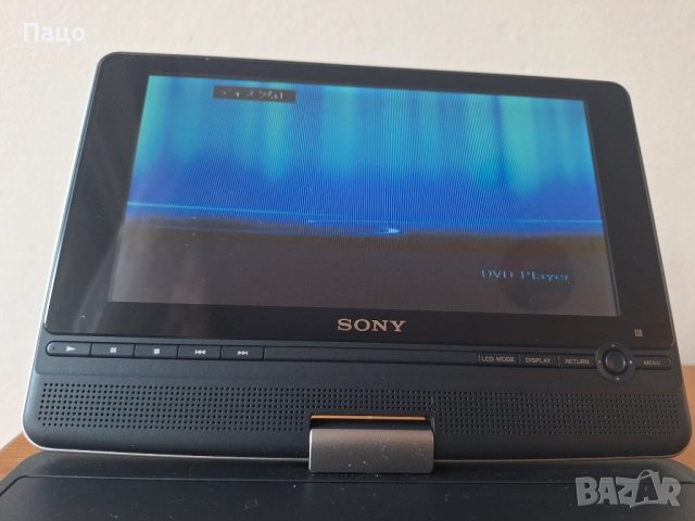 Sony DVP-FX810 Portable DVD Player (8") , снимка 3 - Плейъри, домашно кино, прожектори - 52970160