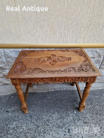 Страхотна антикварна френска масичка масив дърворезба