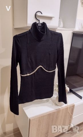 Черна блуза поло топ Alessa Алеса със златен акцент , снимка 2 - Блузи с дълъг ръкав и пуловери - 45401399