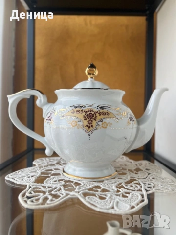 Златната и нежна Изида🫶 Голям чайник-29/20 см с чучур и капак Има едно зацапване от златната боя 