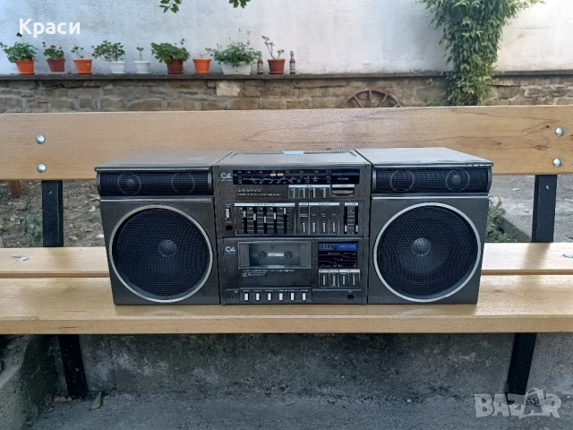Sanyo C4 *Радиокасетофон*