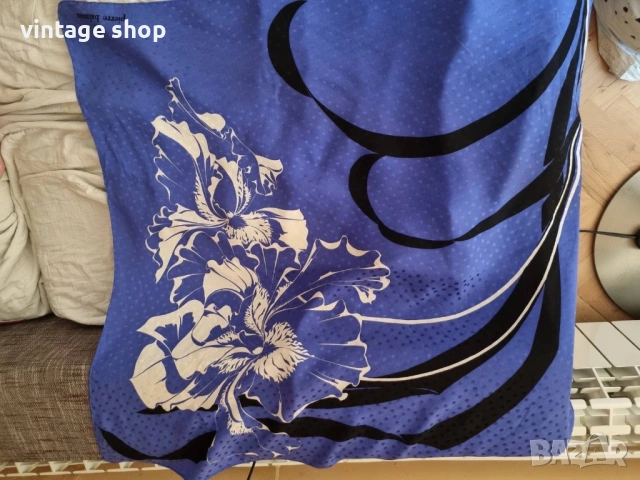 Копринен шал Pierre Balmain, снимка 7 - Шалове - 53927370