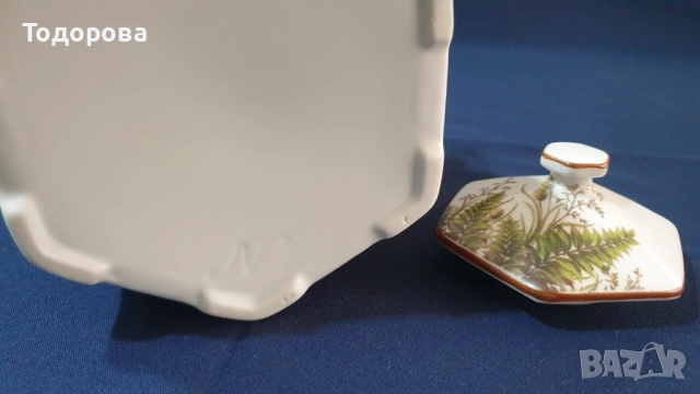 Порцеланов чайник с месингова дръжка и  флорални двустранни мотиви, снимка 5 - Сервизи - 53659987