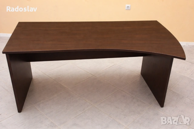 Голямо бюро в много добро състояние