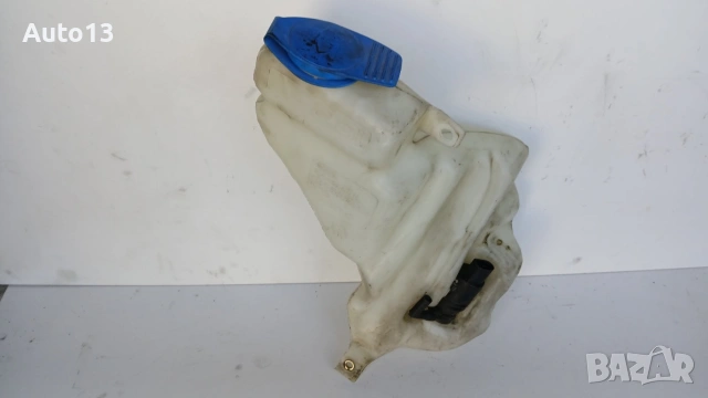 Казанче за чистачки с помпа Passat B5