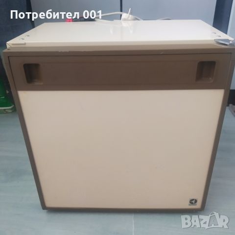 12V / 220 V  Хладилник Минибар Electrolux  24 литра, снимка 1 - Хладилни чанти - 42337305