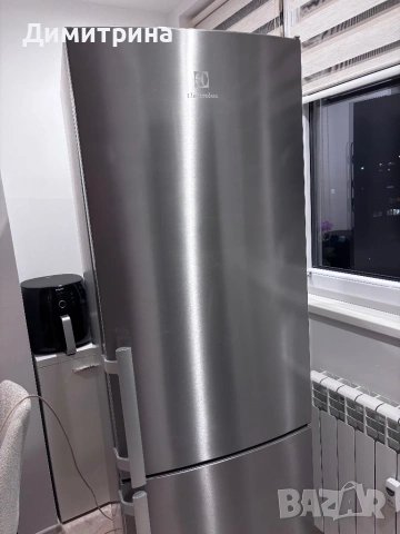 Хладилник с фризер Еlektrolux, снимка 2 - Хладилници - 53929690