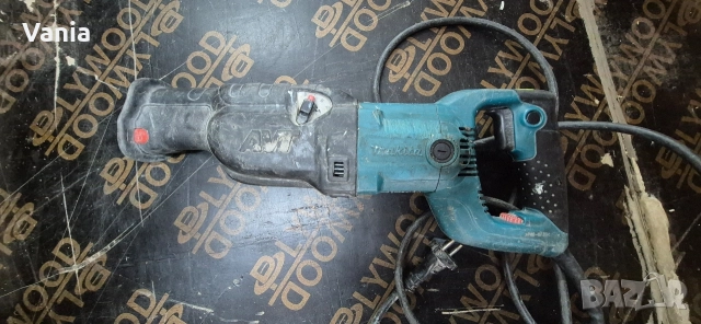 Саблен трион Makita 