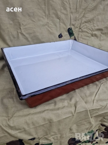 Емайлирани тави