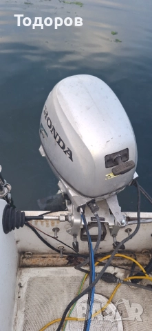 Извънбордов двигател Honda BF8 със стартер, щамбайн и документи.