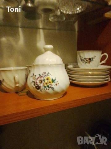 колекция антикварен български порцеланов сет за сервиране захарница,чаши 6 броя и чинийки 6 броя 