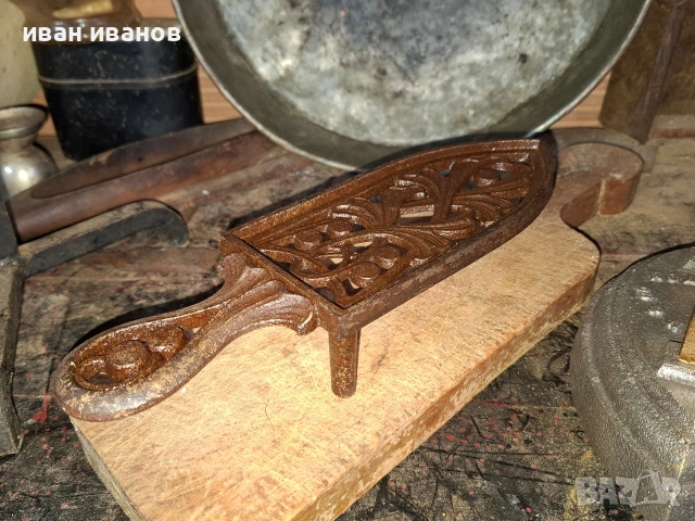 стари ютии и една поставка за ютия., снимка 4 - Антикварни и старинни предмети - 53896265