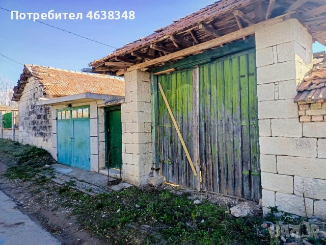 Продава масивна каменна къща и голямо дворно място, снимка 6 - Къщи - 52250035