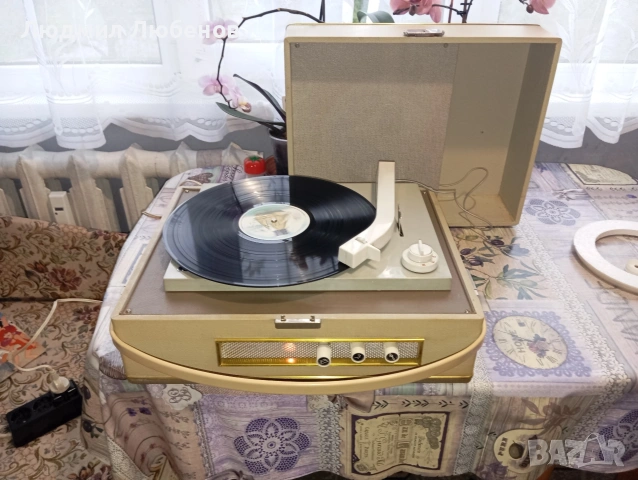 Немски лампов грамофон , снимка 5 - Грамофони - 54273518
