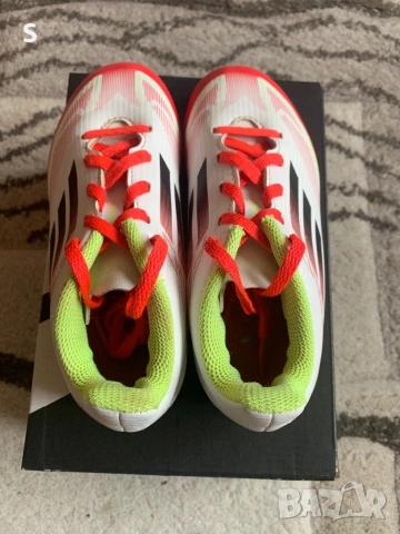 Футболни бутонки 30 1/2, снимка 4 - Детски маратонки - 53945694