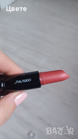 Чисто ново червило Shiseido, снимка 4 - Декоративна козметика - 45778047