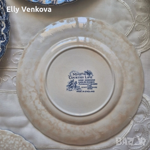 Английски порцеланови чинии и палто със син декор , снимка 4 - Чинии - 52888205