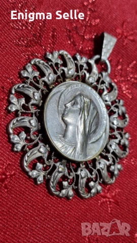 Vintage медальон с изображение на Дева Мария, снимка 3 - Колиета, медальони, синджири - 53359817