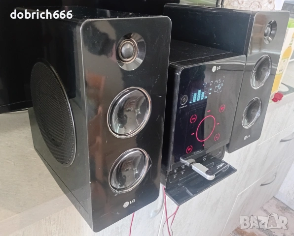 Аудио уредба LG USB CD FM Aux с тонколони диск флашка аукс радио, снимка 2 - Аудиосистеми - 53655806