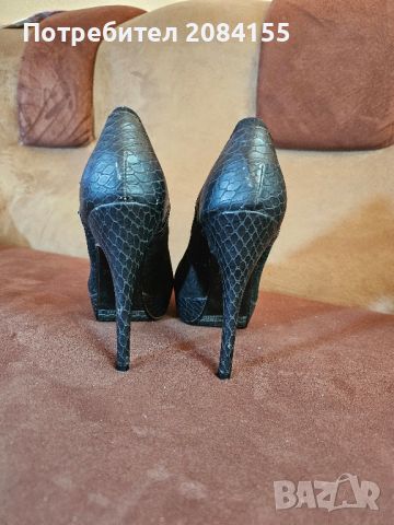 Обувки-черни,велур и кожа с висок ток., снимка 4 - Дамски обувки на ток - 45595531