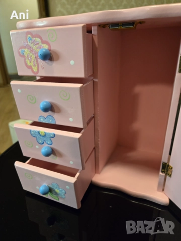 Розива бижутерка ''Гардероб'', снимка 4 - Декорация за дома - 52550923