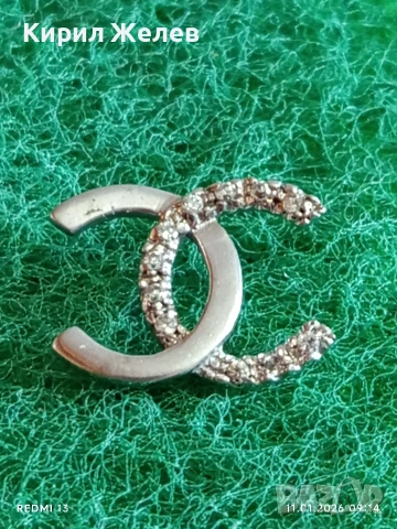 Красива сребърна висулка с логото на Chanel инкрустирани кристали стил и елегантност 27712, снимка 2 - Колиета, медальони, синджири - 53059971