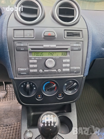Форд Фиеста 1.3 -75кс.бензин 2006г. Климатик, снимка 8 - Автомобили и джипове - 52219600