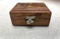 Малка стара Гравирана дървена Кутия за бижута, снимка 3