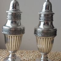 Прекрасни сребърни солнички Франция средата на 19 век. Сребро 800-328 гр., снимка 2 - Аксесоари за кухня - 45371781