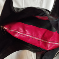 ЕСТЕСТВЕНА КОЖА на MOSCHINO голяма дамска чанта в черно и червено, снимка 7 - Чанти - 44975591