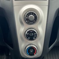 Toyota Yaris 1.3 vvti бензин автоматик, снимка 8 - Автомобили и джипове - 45405873