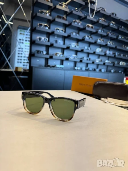 очила с черен обикновен калъф и ув защита miu miu louis vuitton versace , снимка 1