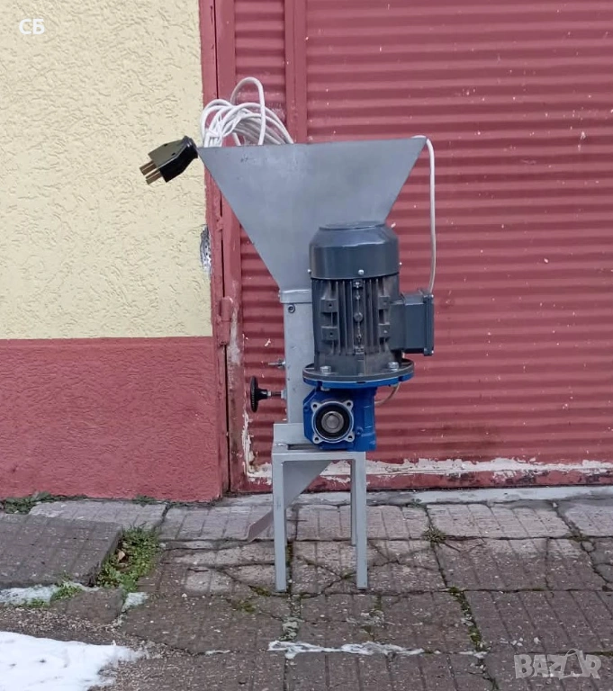 Машина за чупене на орехи, лешници, кайсиеви ядки, бадеми на трифазен ток, снимка 1