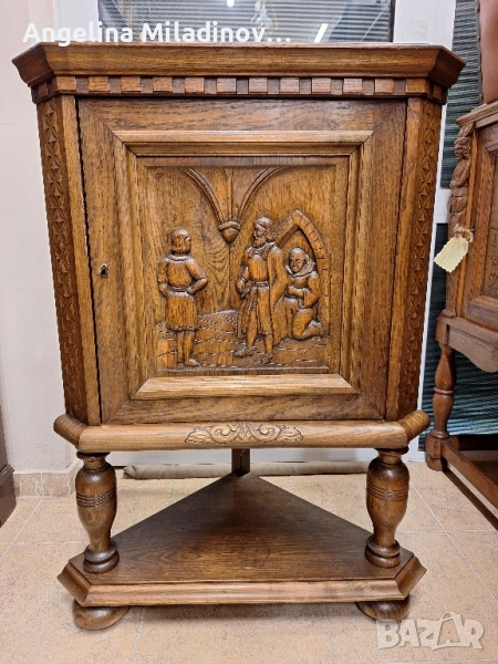Винтидж ъглов шкаф с богата дърворезба , снимка 1