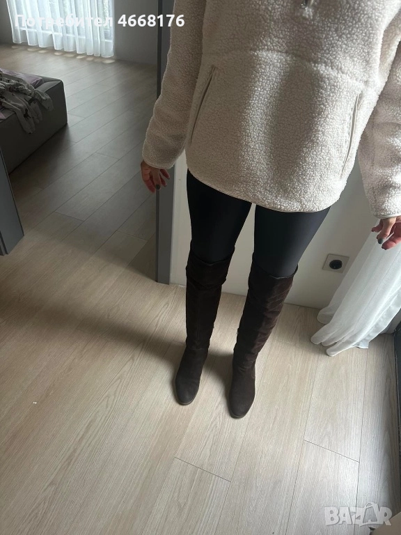 Велурени чизми Benetton, снимка 1