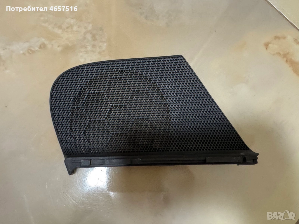 Предпазна решетка на говорителя на предна врата на Голф Golf 5 само за 20лв. 1K2868158, снимка 1