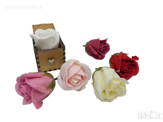 Сапунена роза в дървена кашпа-кутийка, снимка 1