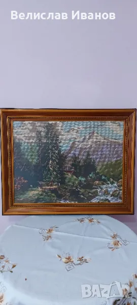 Гоблен с красив планински пейзаж и красива дървена рамка. Много запазено състояние., снимка 1