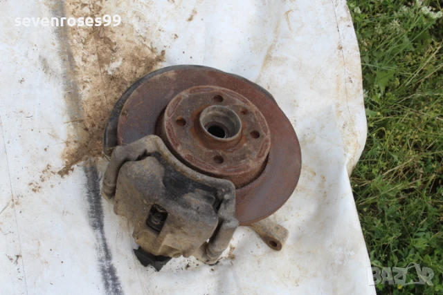 Шенкел главина преден десен Фолксваген Голф 3 комби 1.9 tdi 90hp VW Golf 3 шенкел главина спирачен а