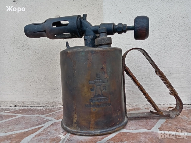 старинна мини бензинова лампа горелка