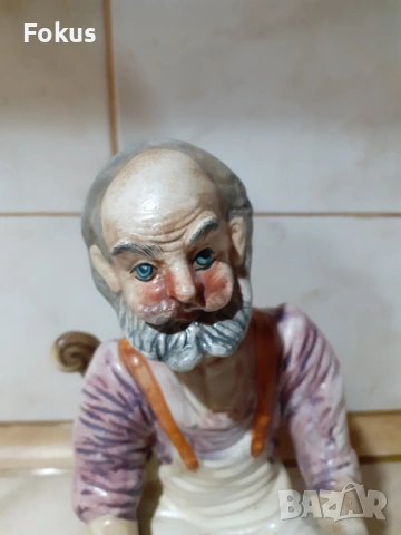 Страхотна красива статуетка на обущар с маркировка, снимка 4 - Антикварни и старинни предмети - 53356357