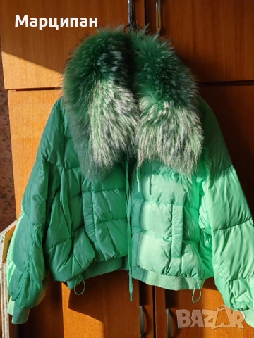 Дамско късо яке с яка от естествена лисица