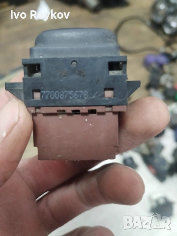 Преден ляв бутон прозорец за Renault Espace III , 7700875678, снимка 2 - Части - 53141624