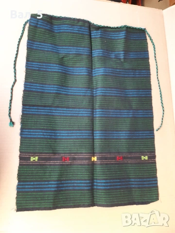 Автентична тъкана вълнена престилка , носия